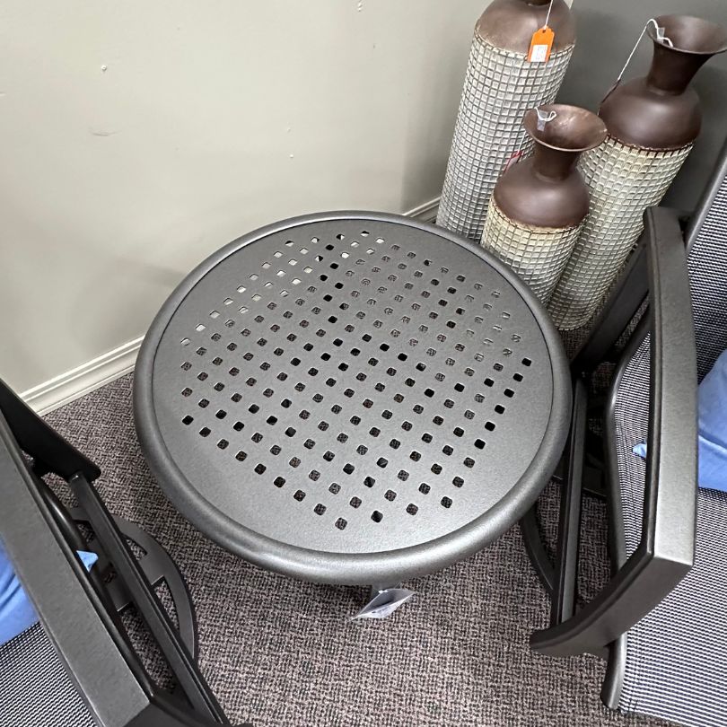 Tropitone Boulevard Patio 24" Round Side Table