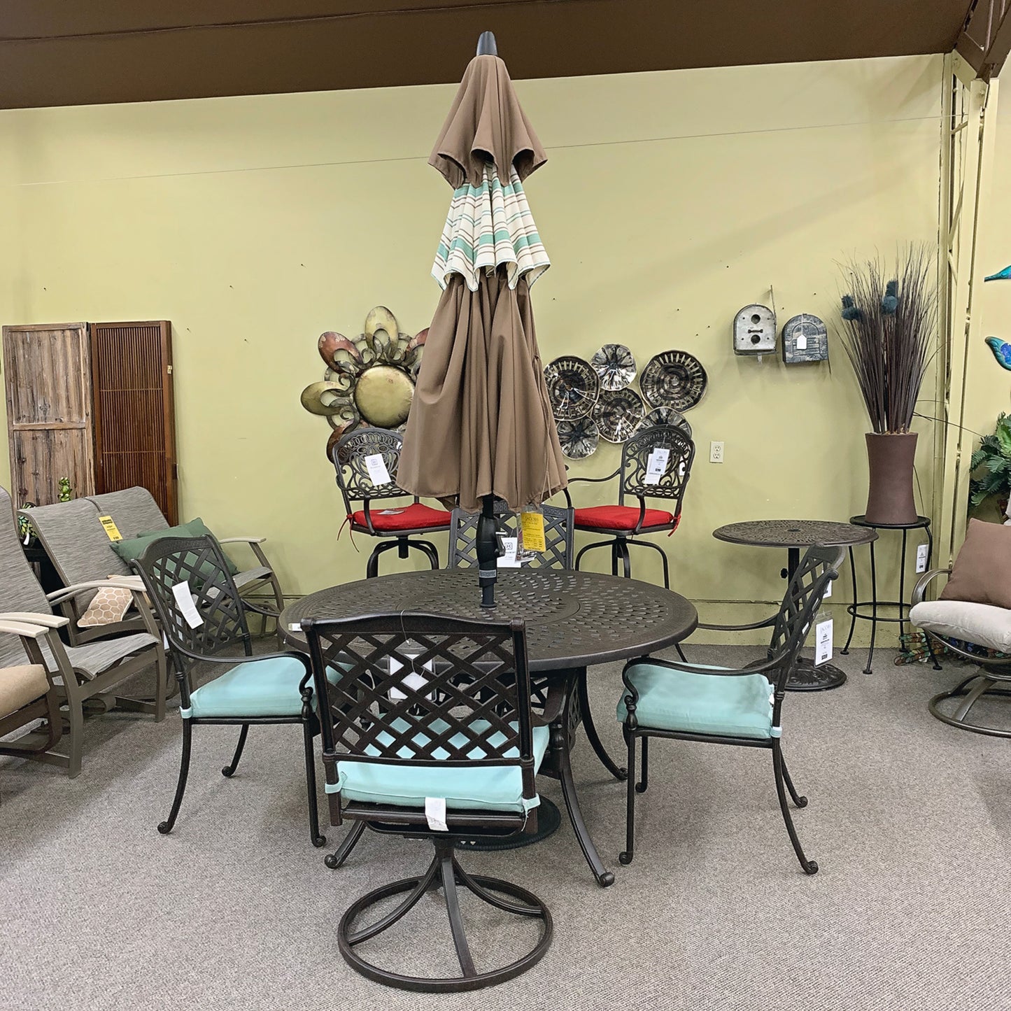 Hanamint Berkshire 54" Inlaid LZ Susan Table is available at Jacobs Custom Living Spokane Valley showroom.