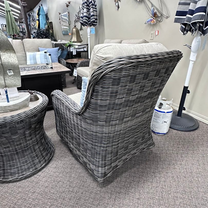 Patio Renaissance Westhampton Patio Lounge Swivel Glider Chair