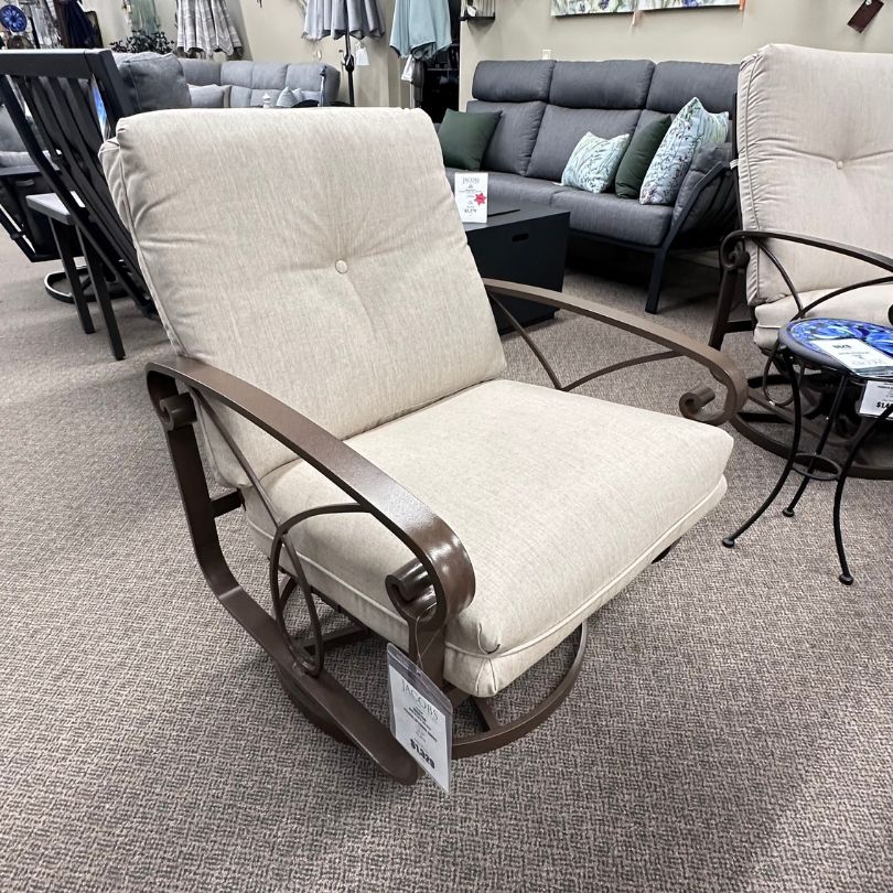 Winston Palazzo Patio Cushion Swivel Lounge Chair