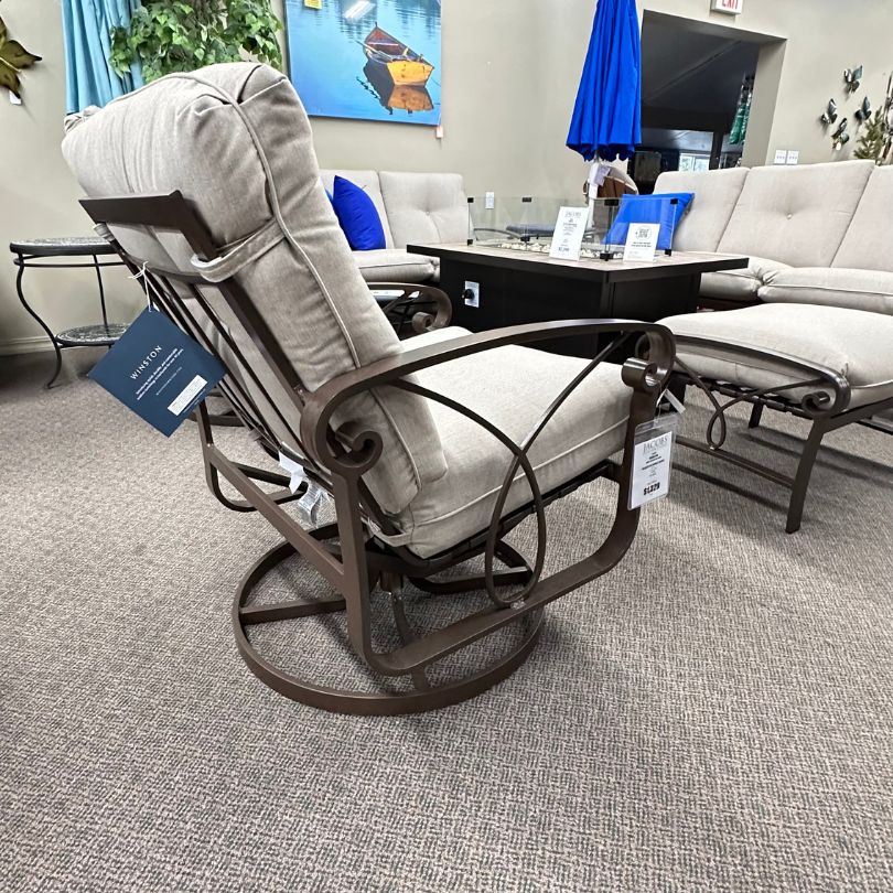 Winston Palazzo Patio Cushion Swivel Lounge Chair